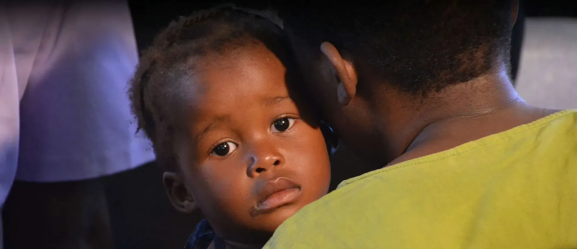 Kleinkind mit Mutter Zimbabwe